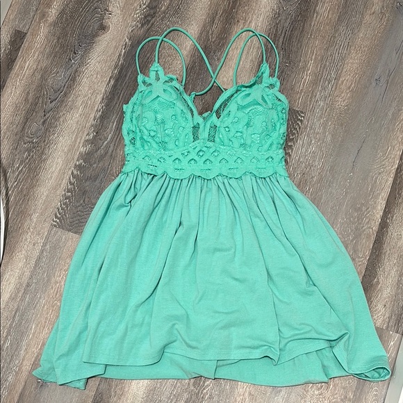 Zenana Outfitters Tops - $5/25! Add 5 to bundle to get for $25 Zenana Outfitters Green Lace Tunic Top